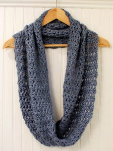 Infinity Scarf Crochet Pattern / Mobius Scarf - Petals to Picots