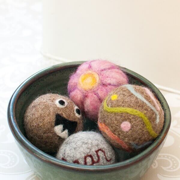 DIY Wool Dryer Balls With Needle Felted Designs : 5 Steps - Instructables