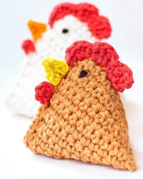 Crochet Chicken Pattern ... Little Crochet Chick Bean Bag Pattern | www.petalstopicots.com